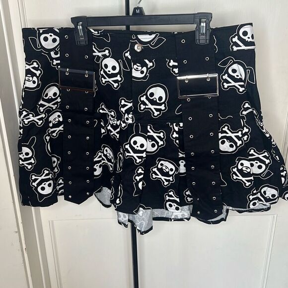 Hot Topic Skelanimals Crossbones Grommet Strap Pleated Skirt Plus Size 2 Nwot - Picture 2 of 5